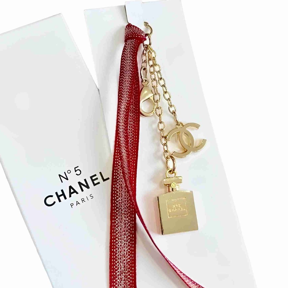 Chanel No.5 Novelty Keyring Holiday Limited Edition - Picture 9 of 10